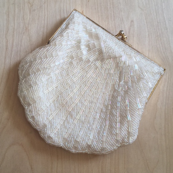 Vintage Handbags - Vintage beaded white shell evening purse Art Deco